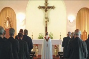 La Iglesia advirtió un clima de "fractura social" por el shock de ajuste del Gobierno y los despidos